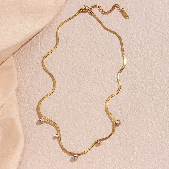 The Mystic Crystal Necklace - Picture 5 of 5